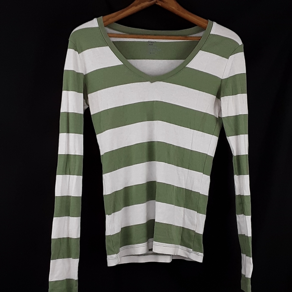 Long sleeve GAP shirt